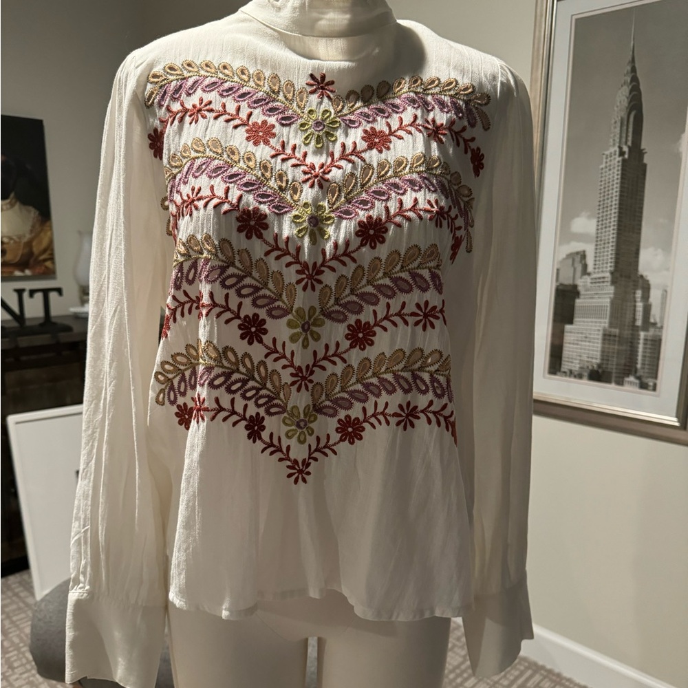 Anthropologie Meadow Rue intricate detailing & playful buttons down the back.